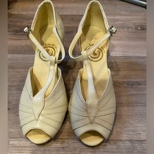 Helens Dancing Shoes size 6.5